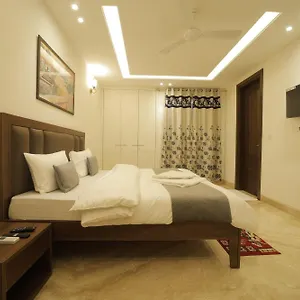 under-my-roof-superio.top-gurgaonhotels.com/